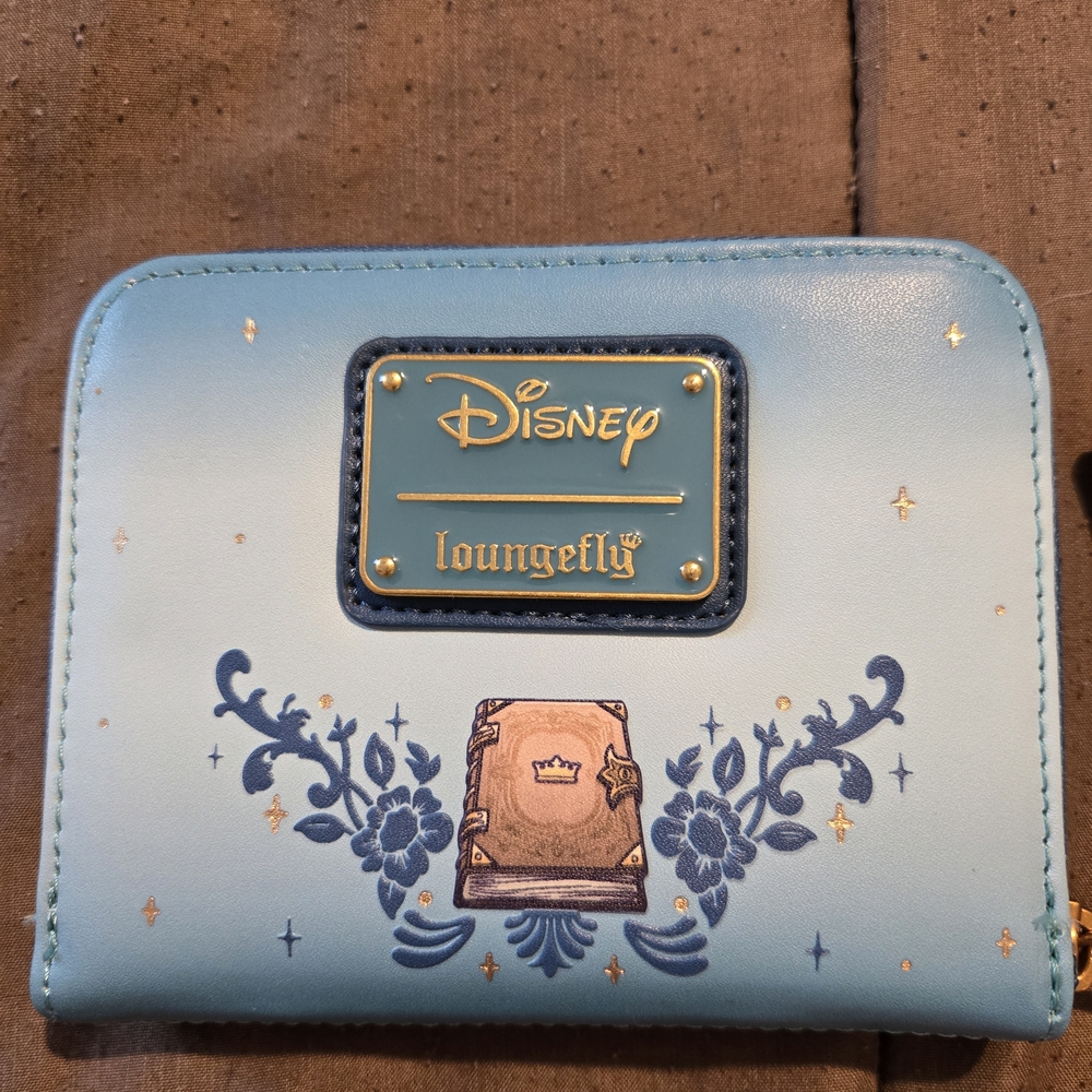 Loungefly Princesses Light Blue Zip Wallet with Multicolor Artwork - Picture 3 of 5